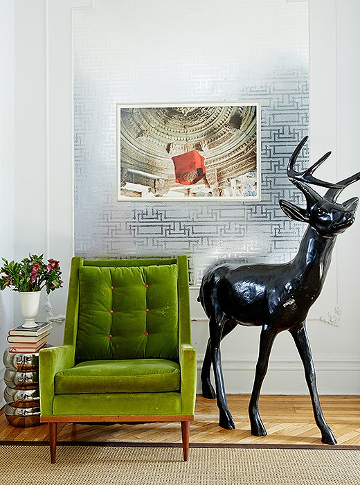 By wallpapering only the spaces within the decorative moldings, designer Fawn Galli turns the paper into artworks and avoids adding too much pattern. Photo by Tony Vu.
